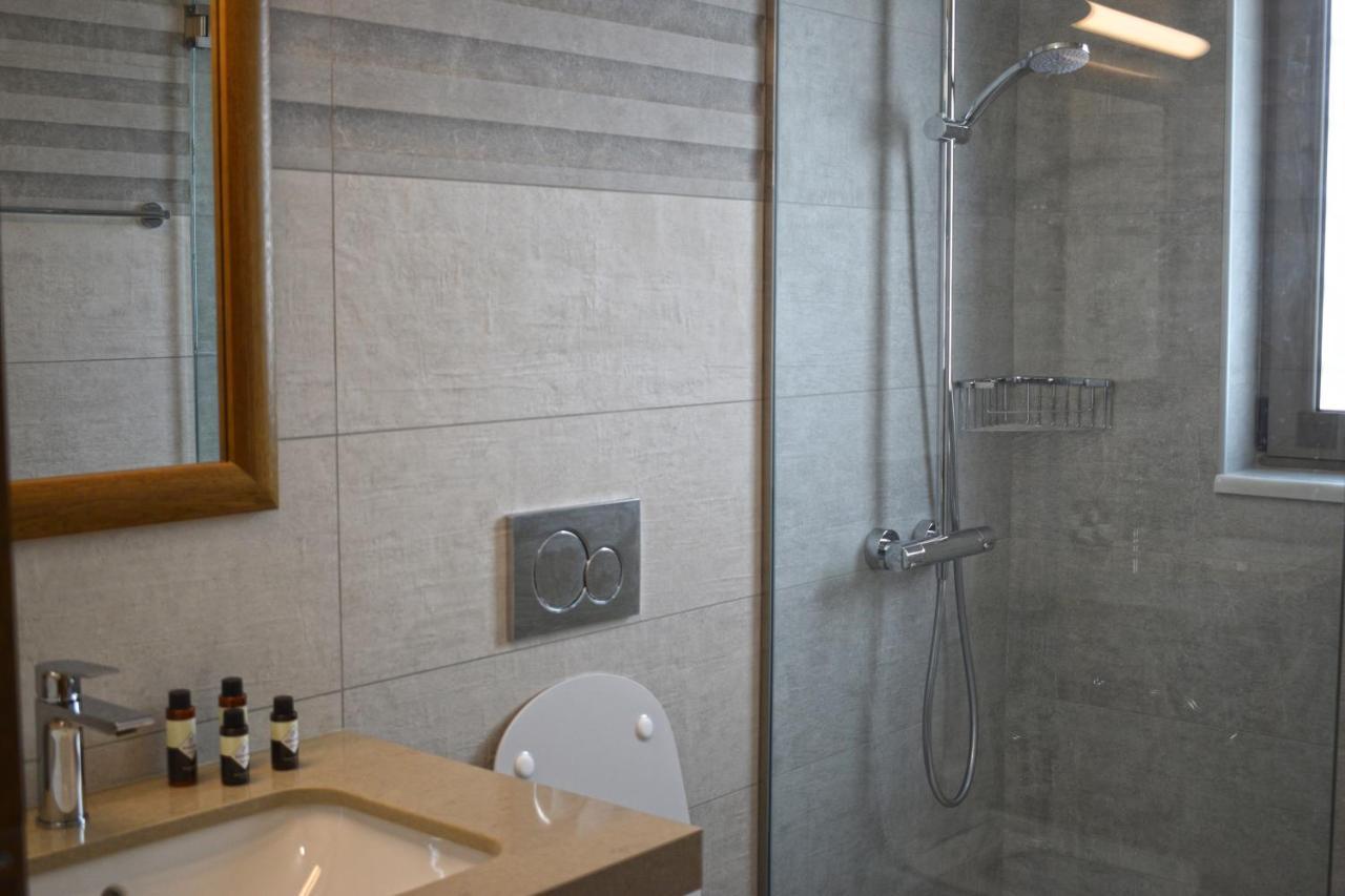 Stalós Four Seasons Homes מראה חיצוני תמונה