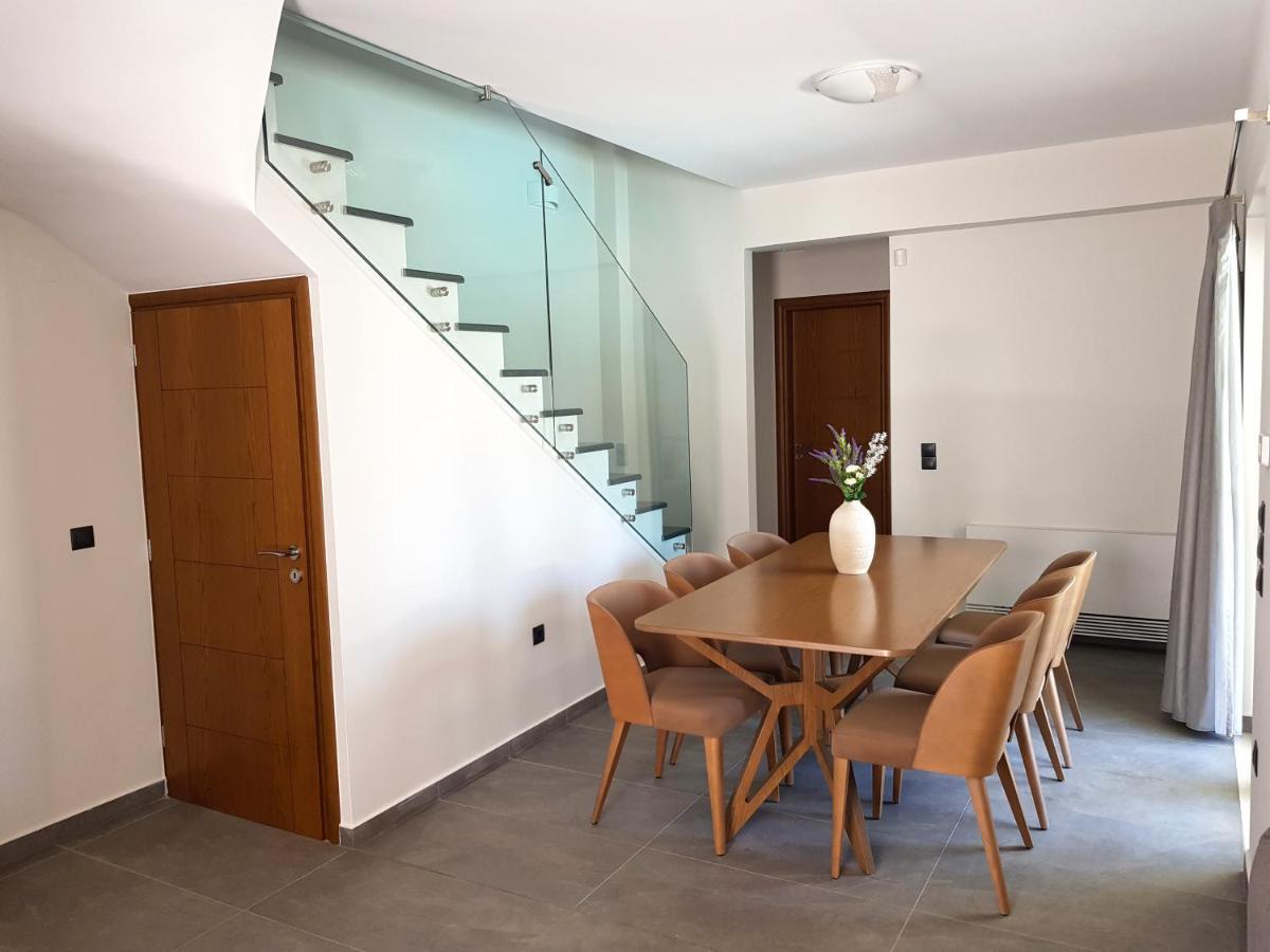 Stalós Four Seasons Homes מראה חיצוני תמונה