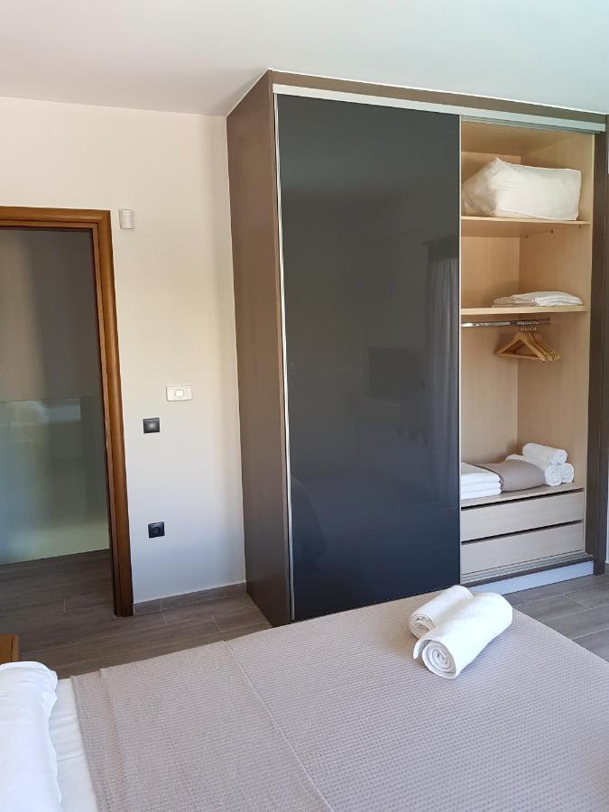 Stalós Four Seasons Homes מראה חיצוני תמונה
