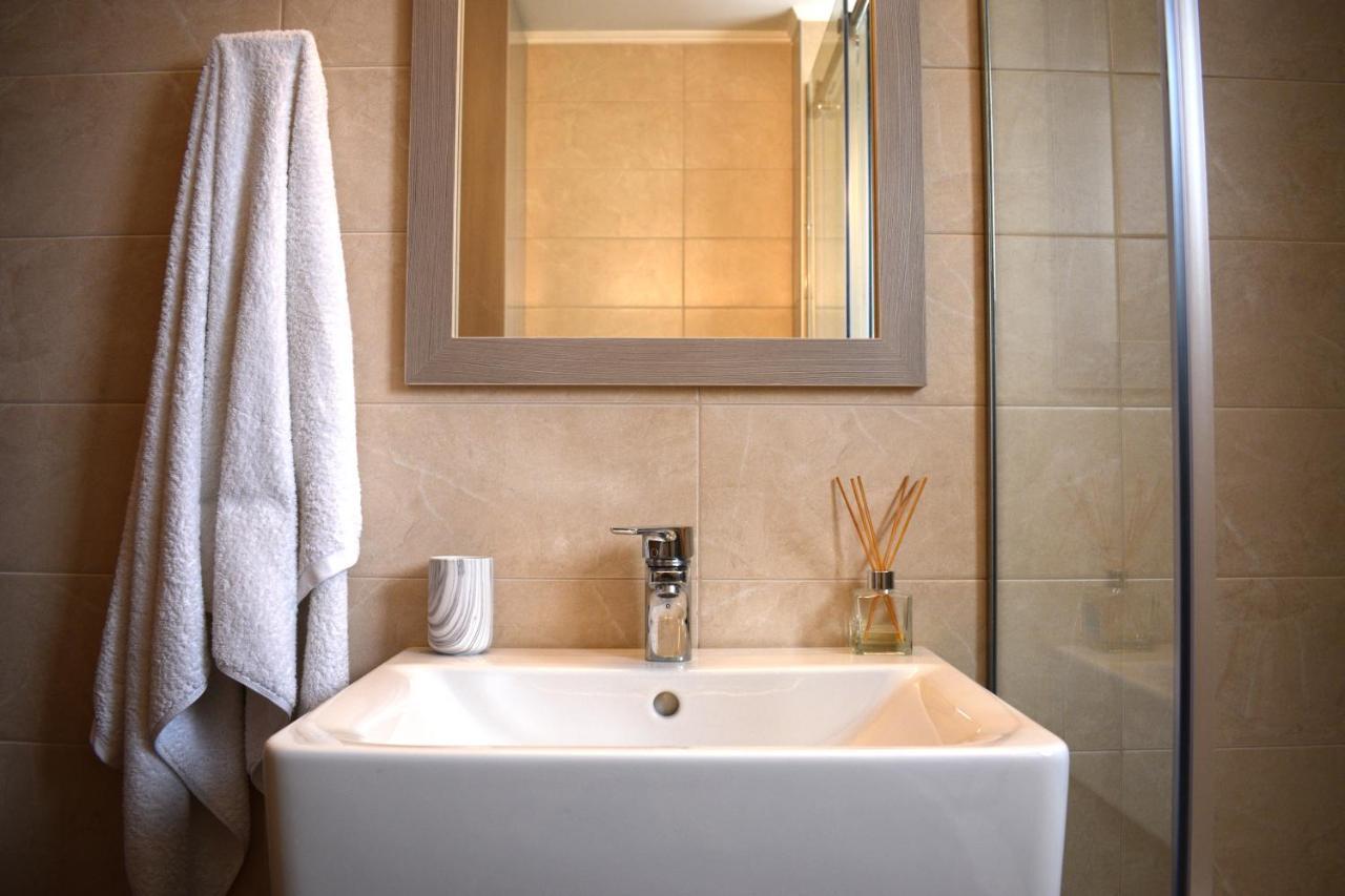 Stalós Four Seasons Homes מראה חיצוני תמונה