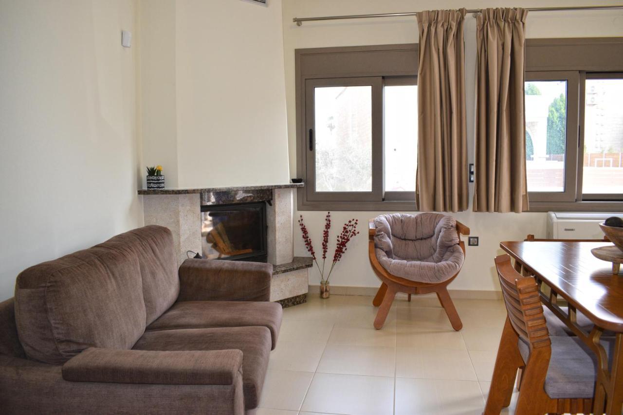 Stalós Four Seasons Homes מראה חיצוני תמונה